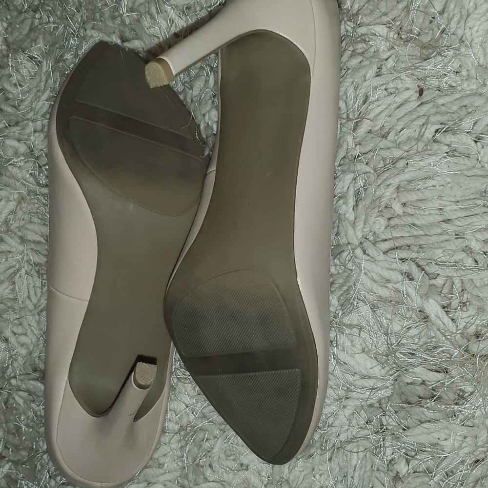 Pumps - Picture 2 of 4